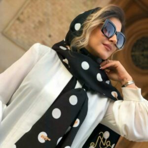 شال مشکی خالدار
